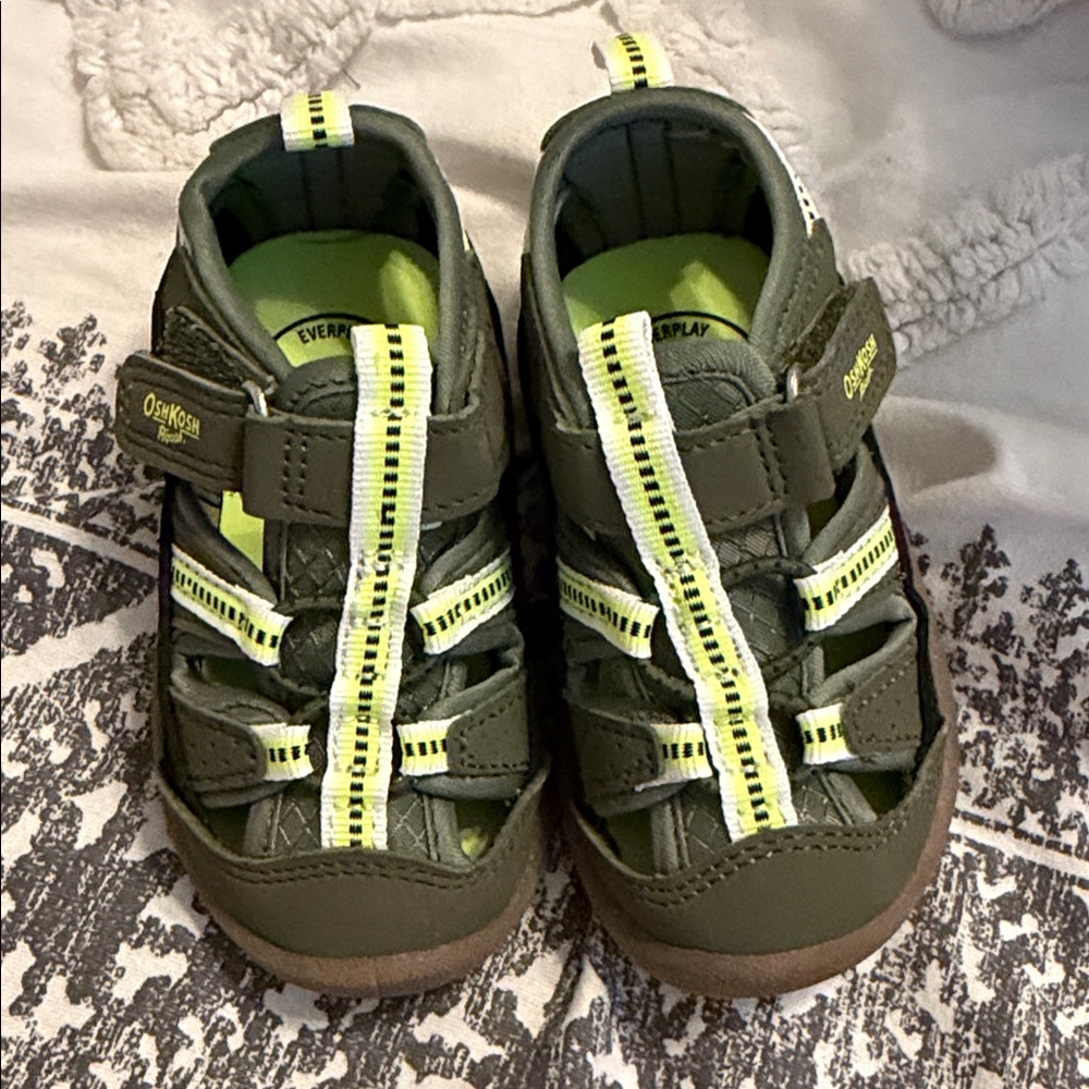 OshKosh B'gosh Boys Olive and Neon Green Kids Water Sandals Sz Toddler 5
